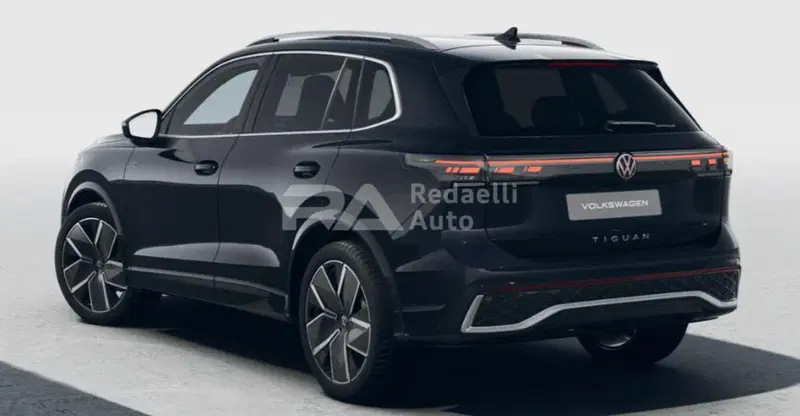 Volkswagen Tiguan nuova a Lecco (3)