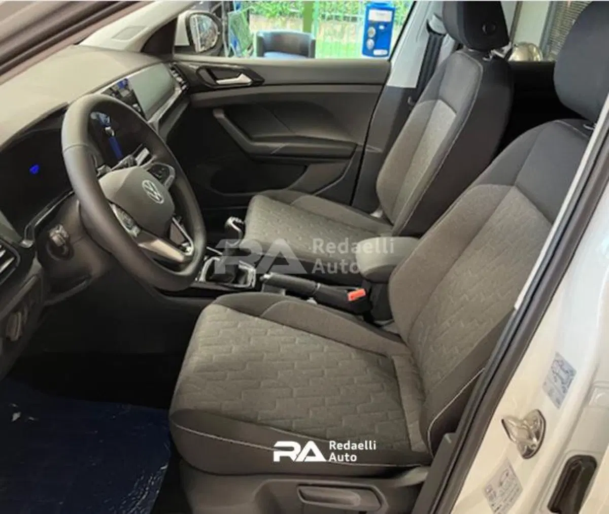 Volkswagen T-Cross nuova a Lecco (6)