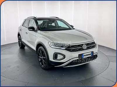 Volkswagen T-Roc 1.0 tsi Sport del 2023 usata a Milano