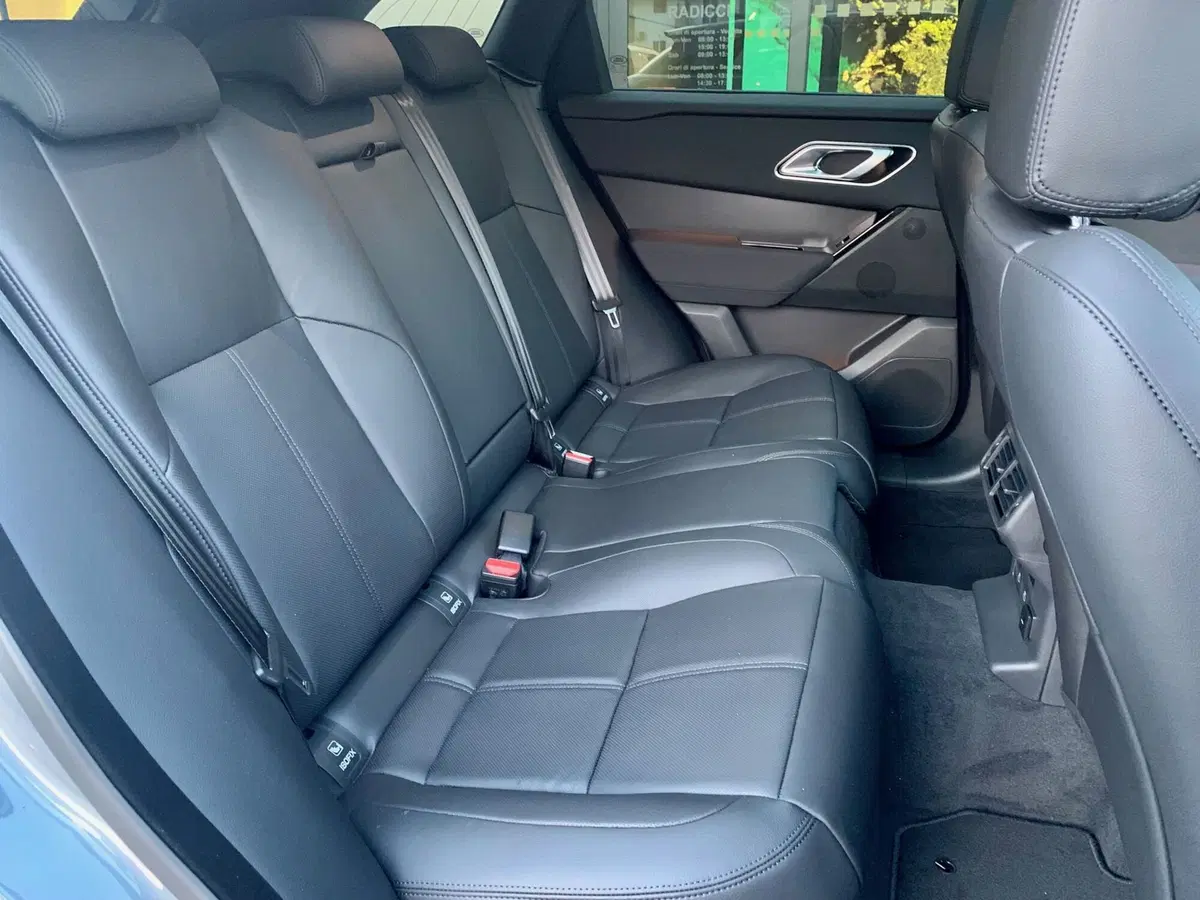 Land Rover Range Rover Velar usata a Bari (5)