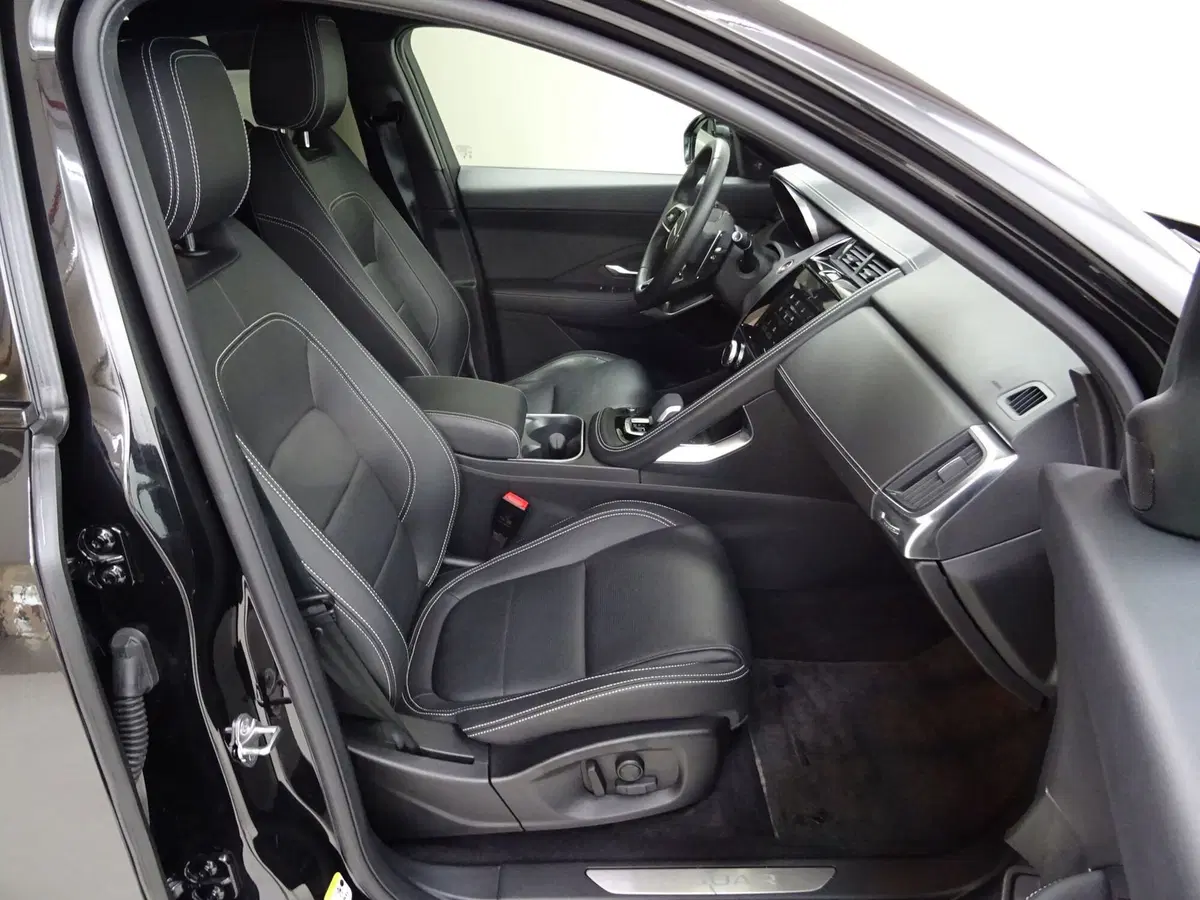 Jaguar E-Pace usata a Como (3)