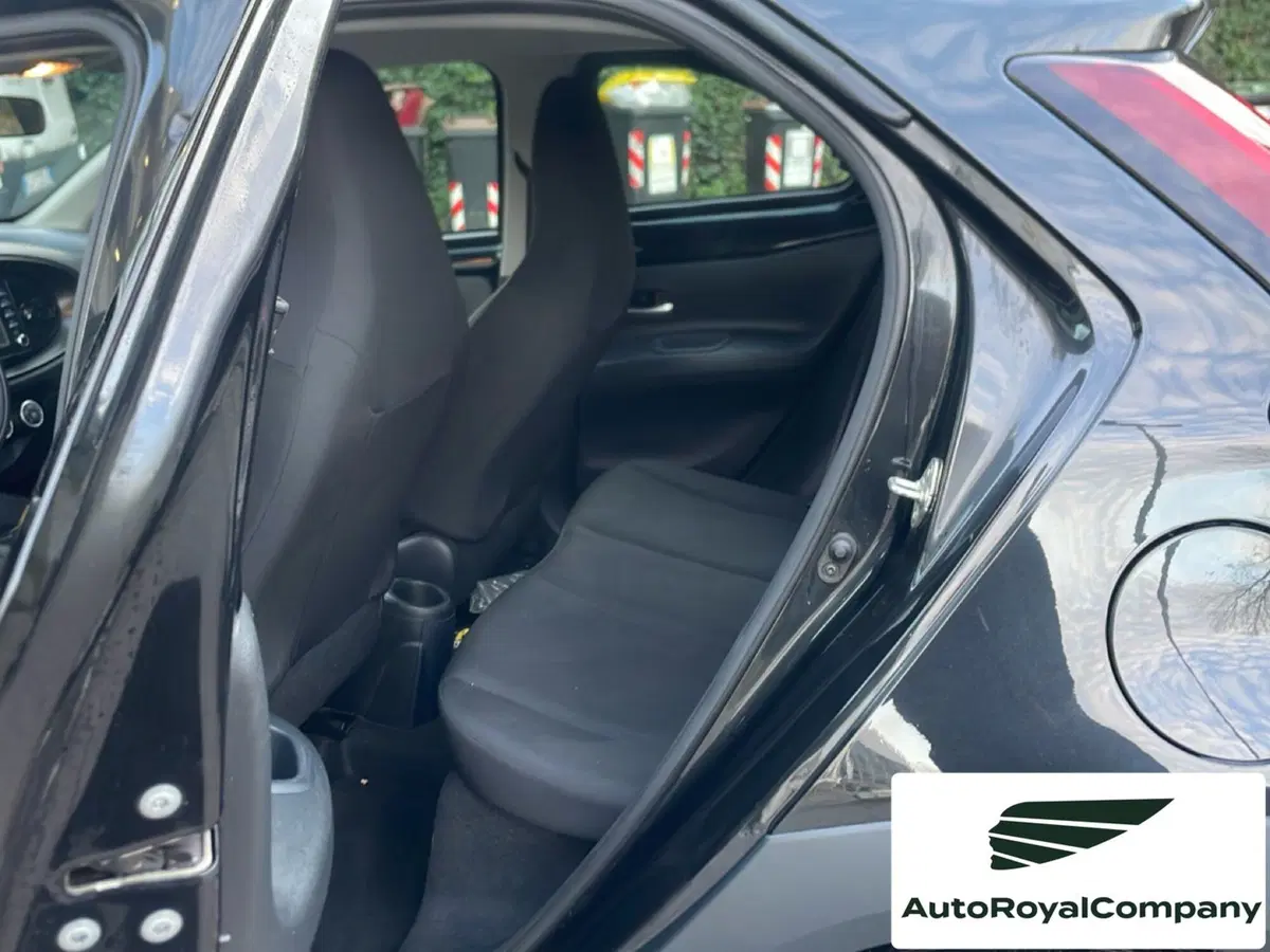 Toyota Aygo X nuova a Roma (10)
