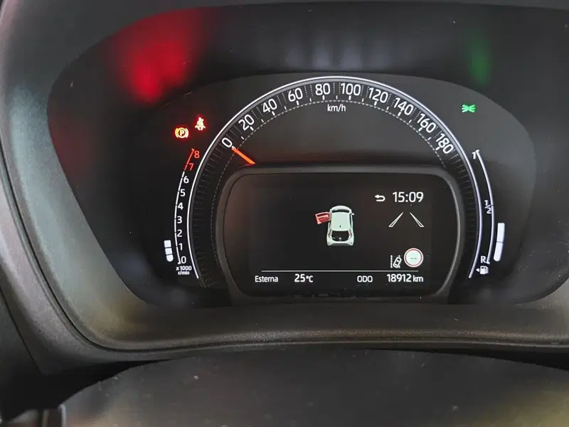 Toyota Aygo X usata a Messina (9)