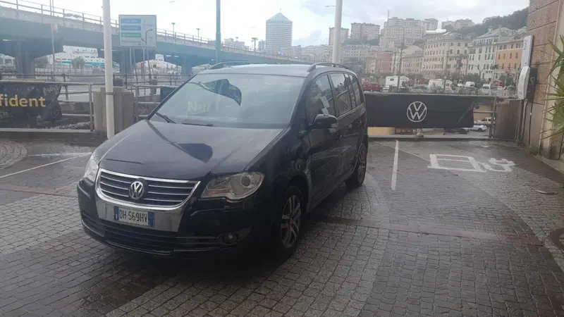 Volkswagen Touran usata a Genova