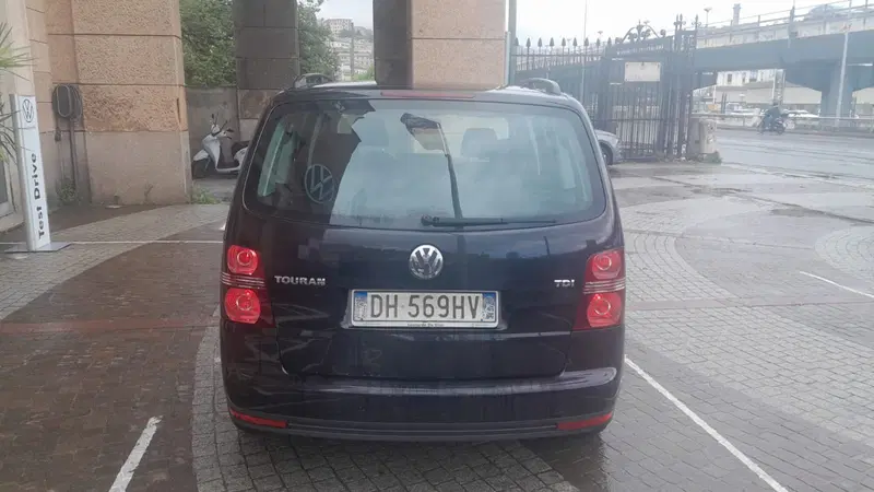 Volkswagen Touran usata a Genova (10)