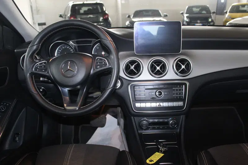 Mercedes-Benz GLA SUV usata a Terni (11)