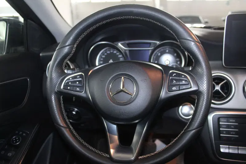 Mercedes-Benz GLA SUV usata a Terni (12)