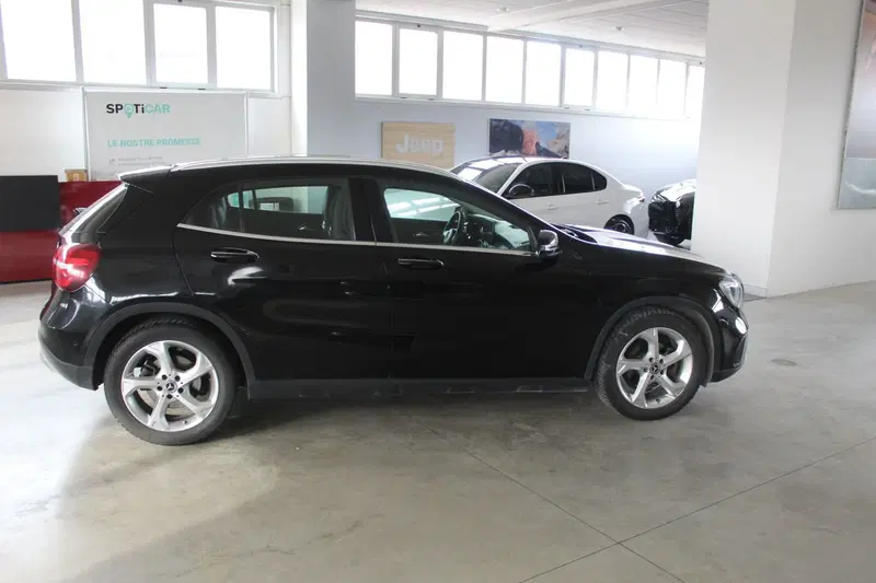 Mercedes-Benz GLA SUV usata a Terni (6)