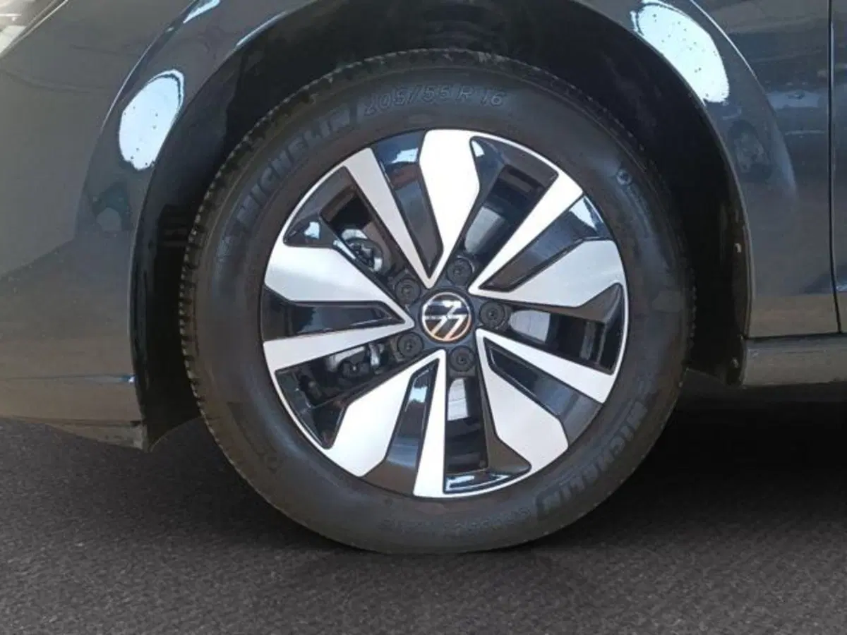 Volkswagen Golf Variant usata a Milano (9)
