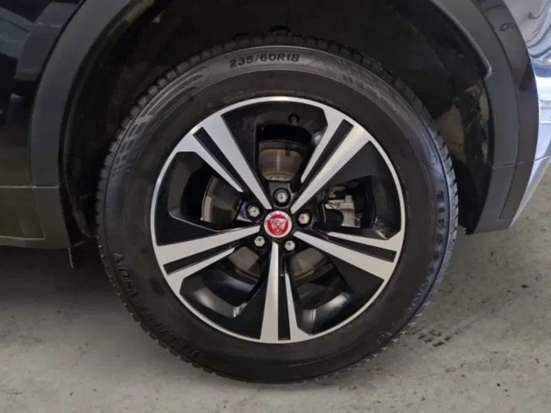 Jaguar E-Pace usata a Livorno (10)