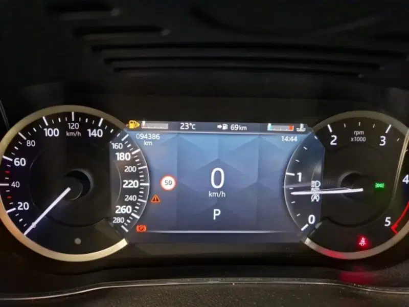 Jaguar E-Pace usata a Livorno (11)