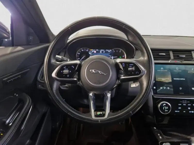 Jaguar E-Pace usata a Livorno (16)