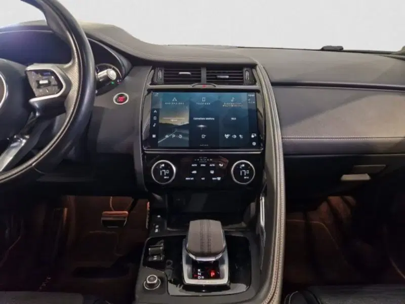 Jaguar E-Pace usata a Livorno (17)