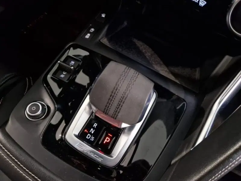 Jaguar E-Pace usata a Livorno (19)