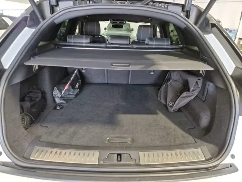 Land Rover Range Rover Velar usata a Livorno (19)