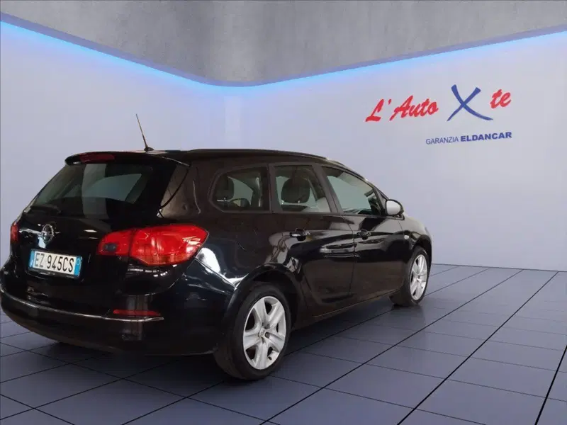 Opel Astra Station Wagon usata a Milano (9)