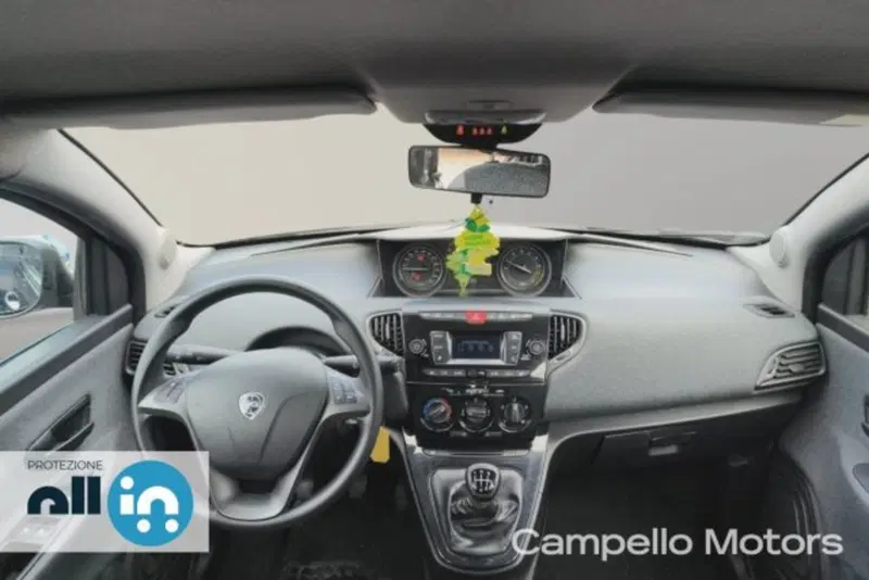 Lancia Ypsilon usata a Venezia (7)