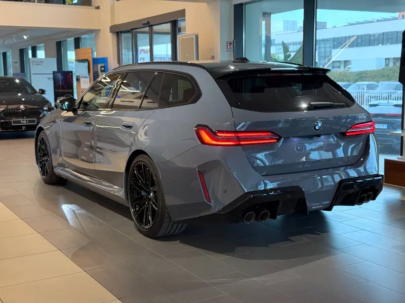 BMW Serie 5 Touring nuova a Ascoli Piceno (12)