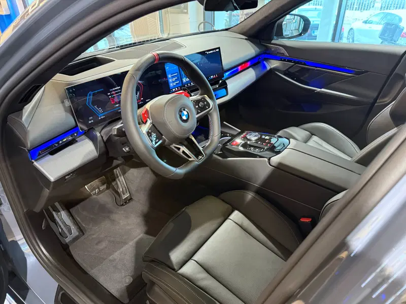 BMW Serie 5 Touring nuova a Ascoli Piceno (15)