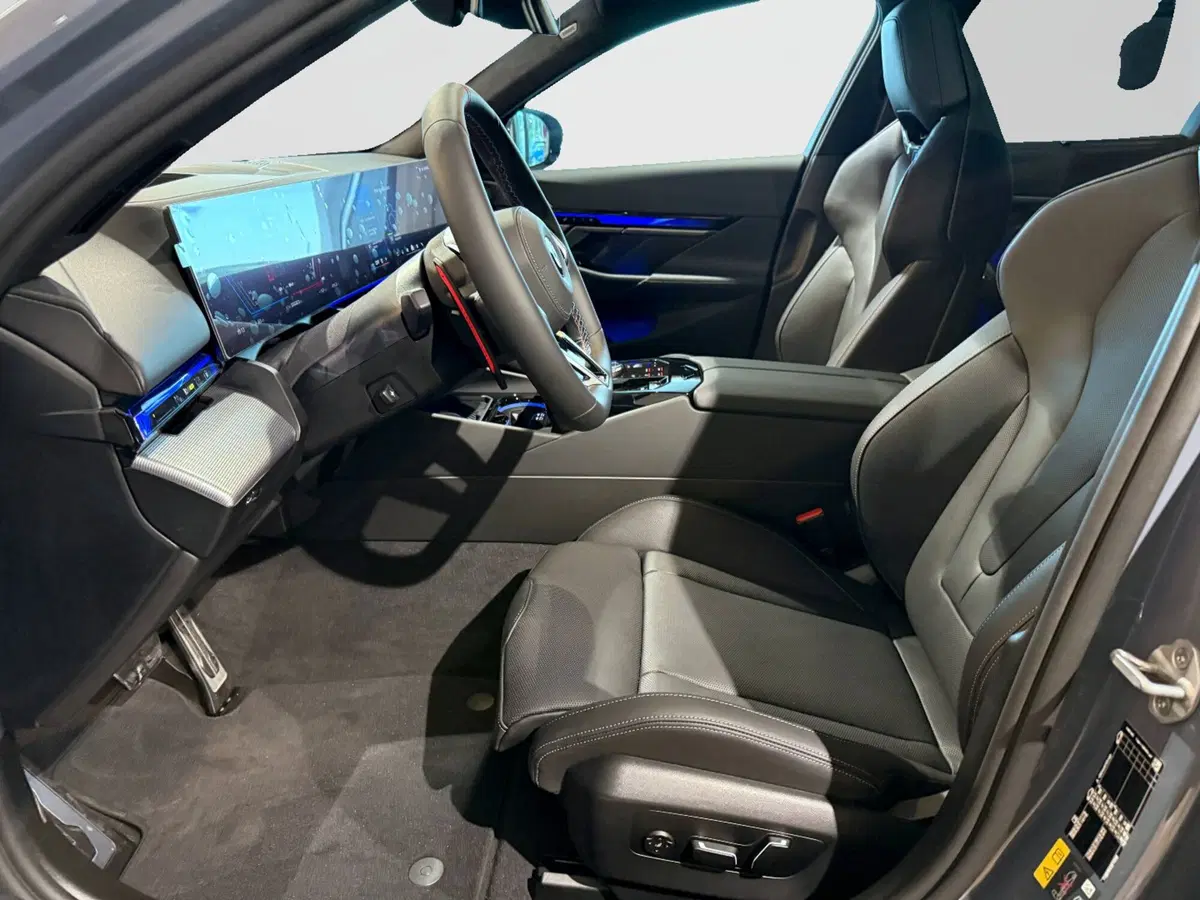 BMW Serie 5 Touring nuova a Ascoli Piceno (18)