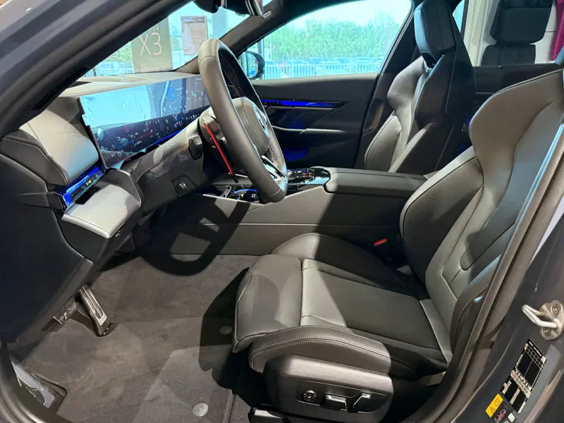 BMW Serie 5 Touring nuova a Ascoli Piceno (18)