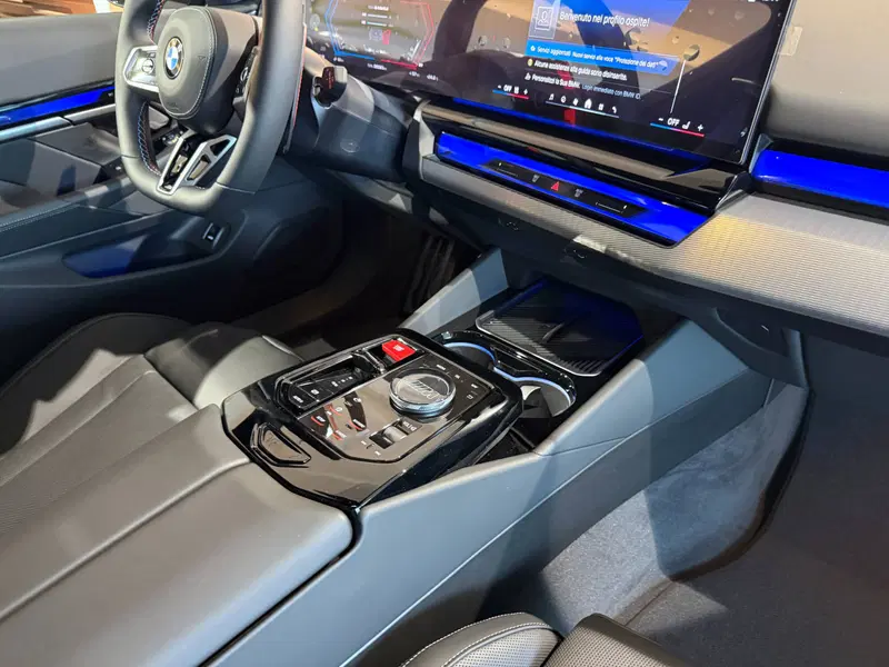 BMW Serie 5 Touring nuova a Ascoli Piceno (19)