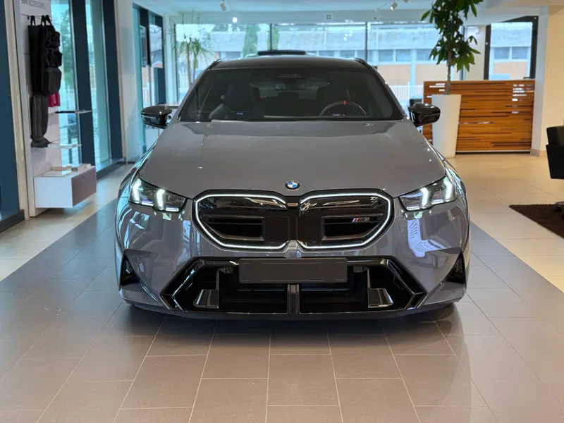 BMW Serie 5 Touring nuova a Ascoli Piceno (2)