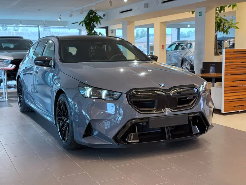 BMW Serie 5 Touring nuova a Ascoli Piceno (3)