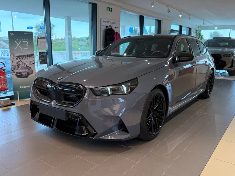 BMW Serie 5 Touring nuova a Ascoli Piceno (4)