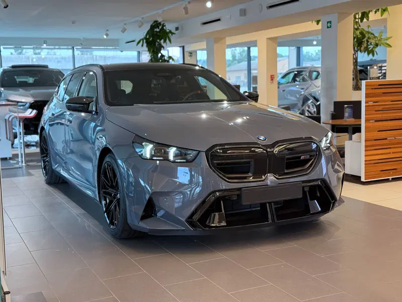 BMW Serie 5 Touring nuova a Ascoli Piceno (6)