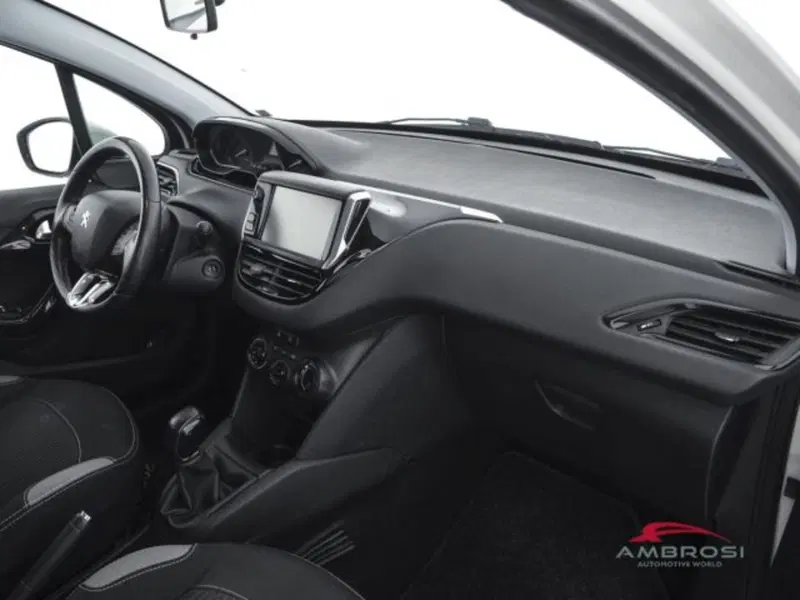 Peugeot 208 usata a Perugia (12)