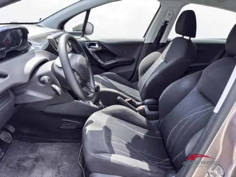 Peugeot 208 usata a Perugia (10)