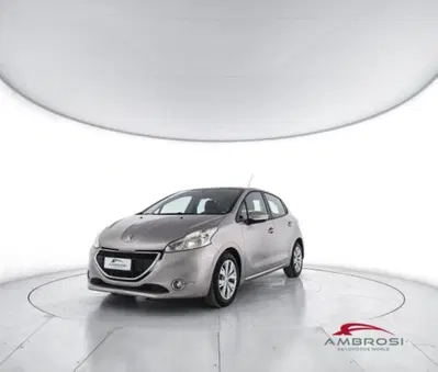 Peugeot 208 e-HDi 92 CV Stop&amp;Start robotizzato 5 porte Allure del 2012 usata a Corciano