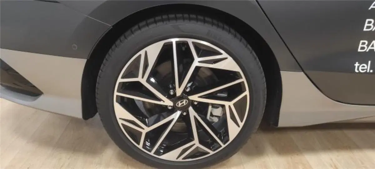 Hyundai Ioniq 5 nuova a Bari (5)
