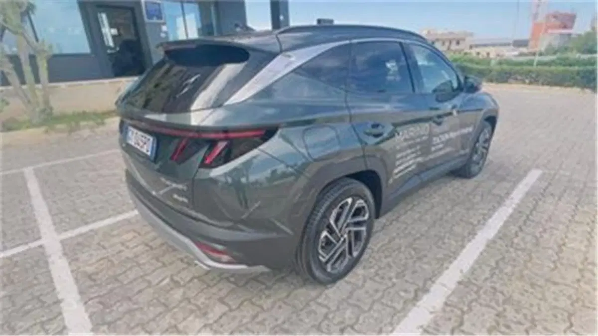 Hyundai Tucson nuova a Bari (4)