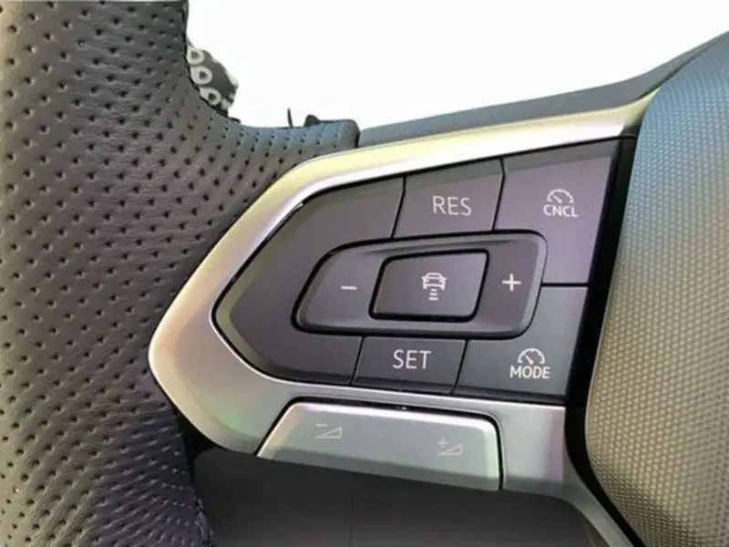 Volkswagen Golf nuova a Vicenza (10)
