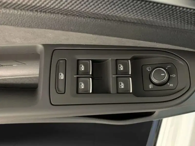 Volkswagen Golf nuova a Vicenza (19)
