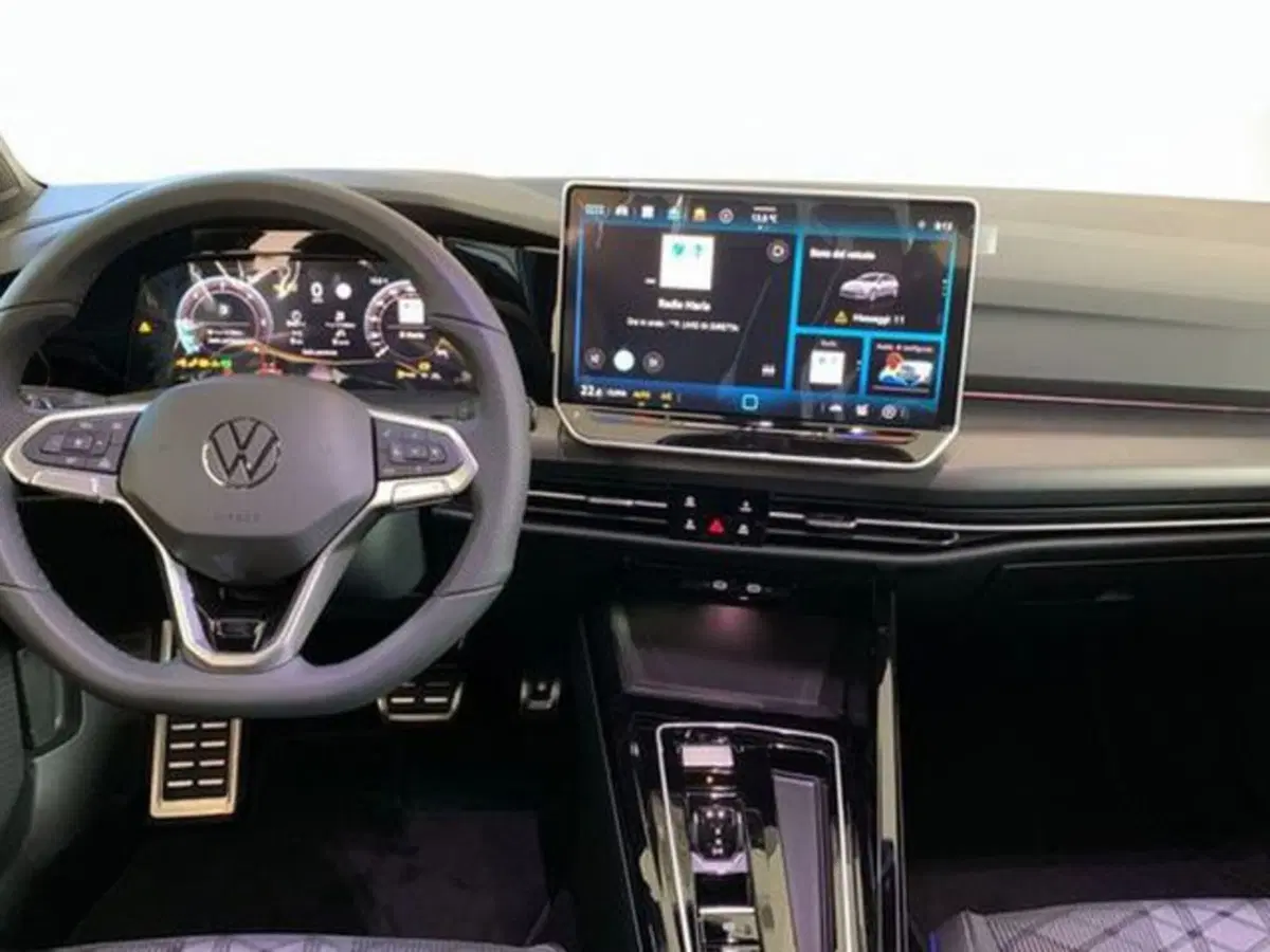 Volkswagen Golf nuova a Vicenza (7)