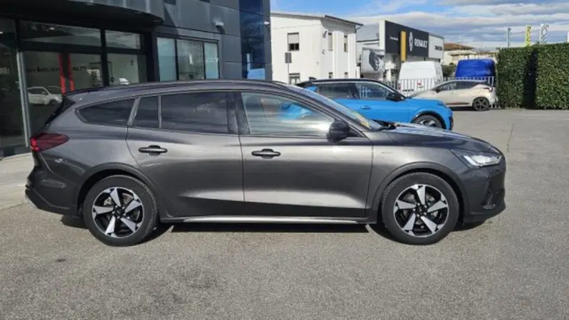Ford Focus Station Wagon usata a Lucca (3)
