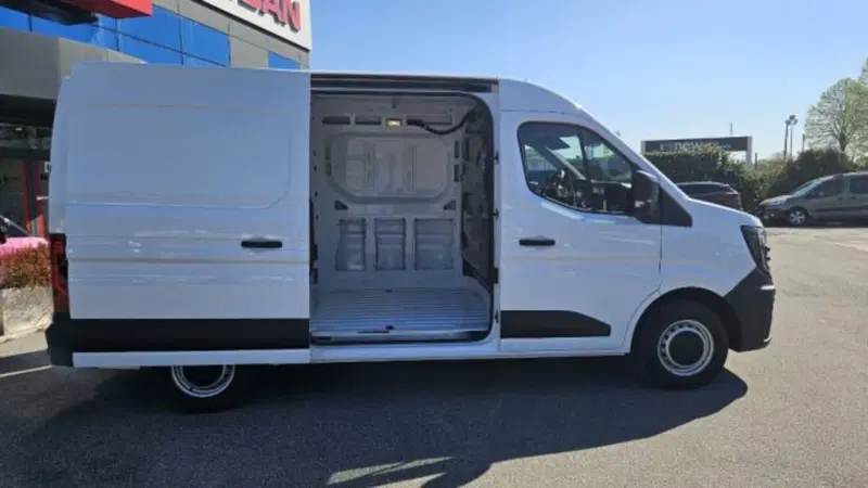 Nissan Interstar Furgone usata a Lucca (17)
