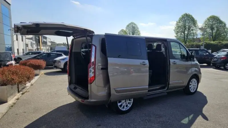 Ford Tourneo Custom usata a Lucca (5)