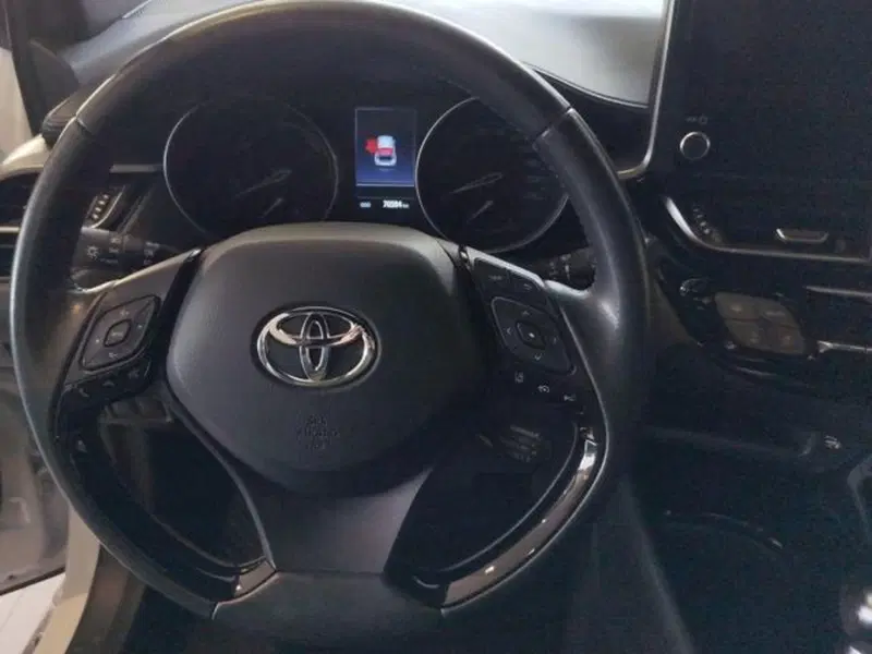 Toyota Toyota C-HR usata a Sassari (8)