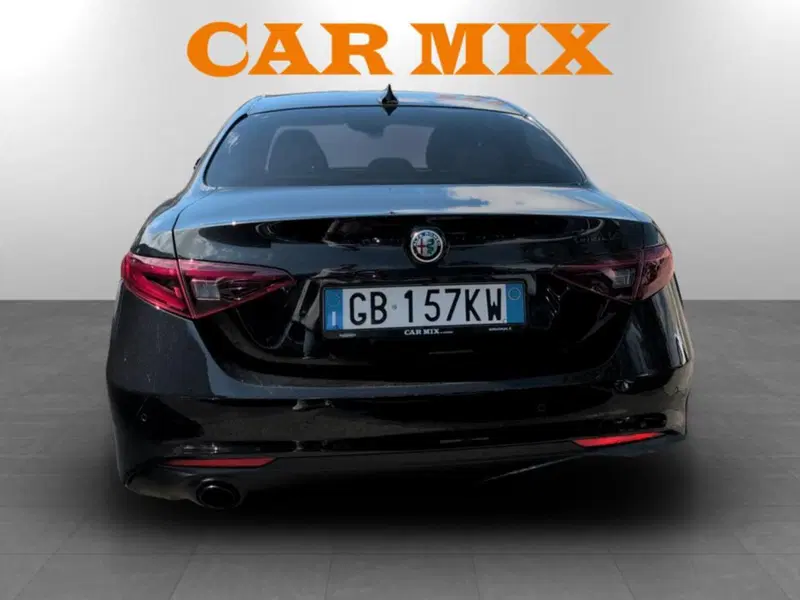 Alfa Romeo Giulia usata a Piacenza (6)