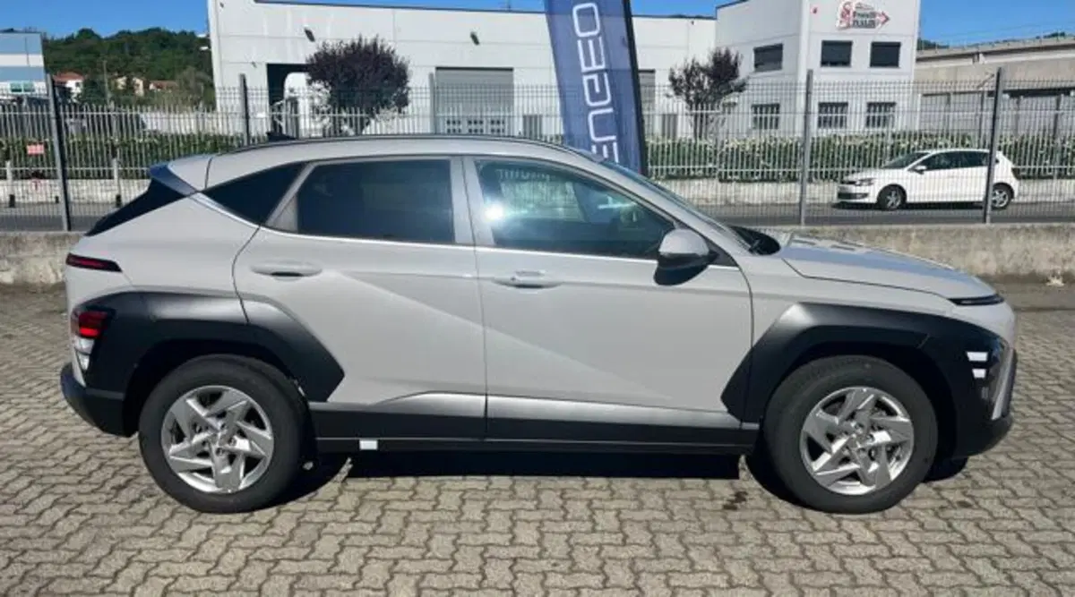 Hyundai Kona nuova a Savona (12)