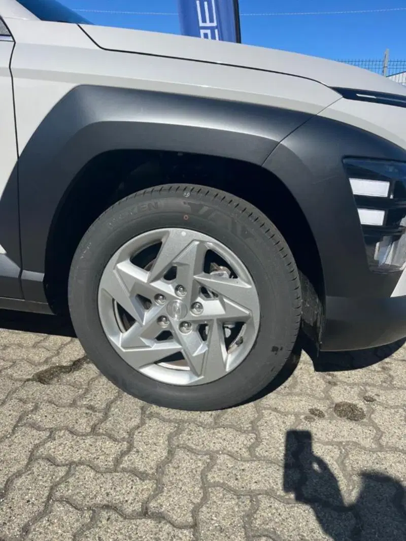 Hyundai Kona nuova a Savona (6)