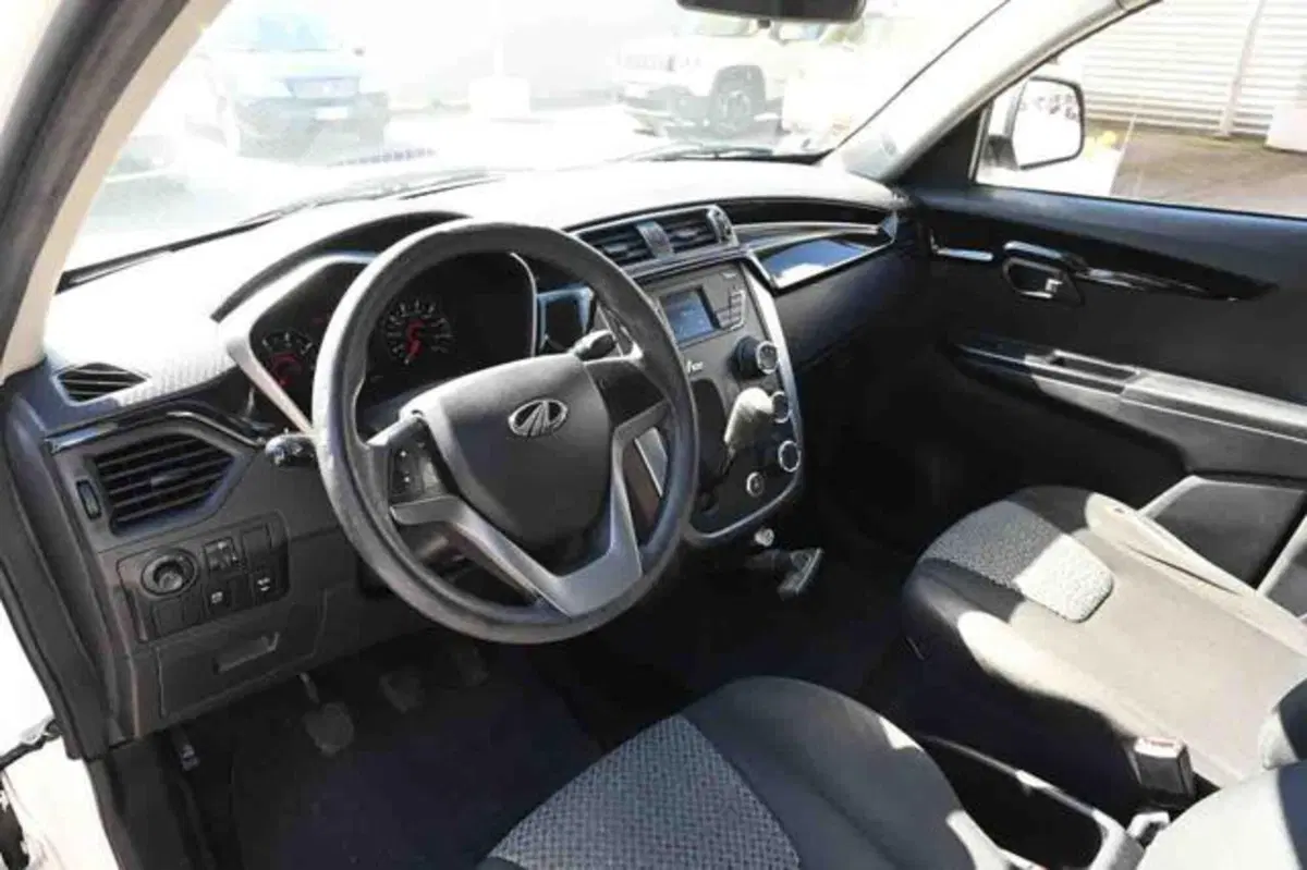 Mahindra KUV100 usata a Torino (8)