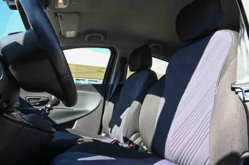 Lancia Ypsilon usata a Torino (10)