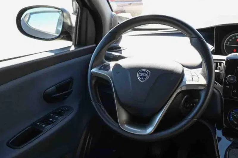 Lancia Ypsilon usata a Torino (12)