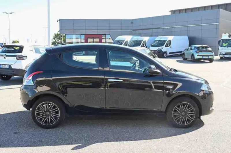 Lancia Ypsilon usata a Torino (17)