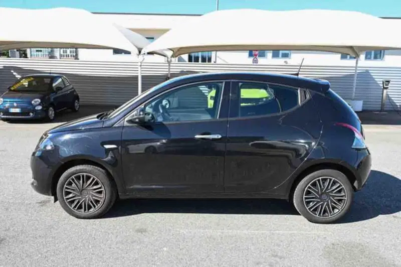 Lancia Ypsilon usata a Torino (18)